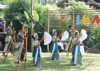 Festival Egrang Tanoker ke 14 dibuka secara resmi oleh Wamen Komdigi, Nezar Patria pada Sabtu, 9 Mei 2029.
