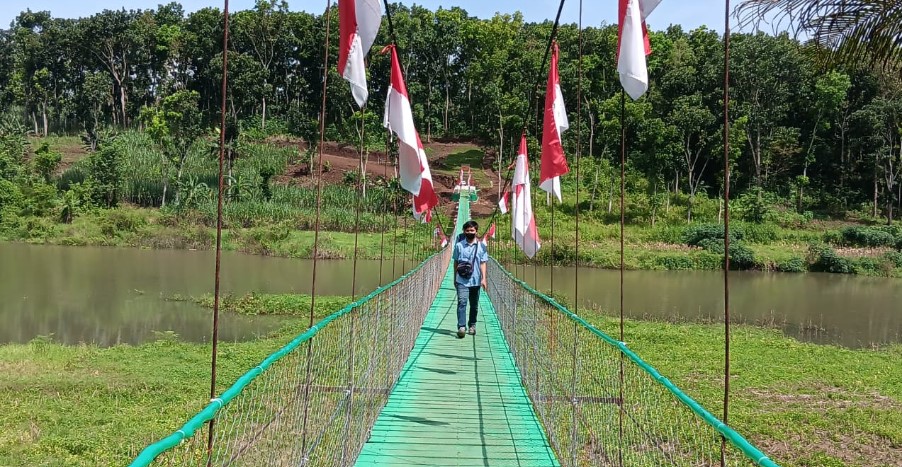 Jembatan Gantung di Desa Ternyang, Kecamatan Sumberpucung, Kabupaten Malang