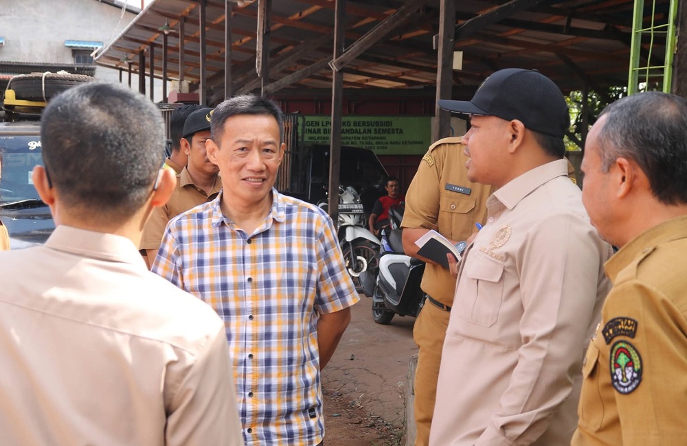 Komisi 2 DPRD Ketapang bersama Pemkab turun langsung mengecek stok LPG di salah satu distributor.