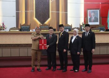Wagub Krisantus Terima 18 Rekomendasi DPRD Kalbar terhadap LKPJ Gubernur Tahun 2025