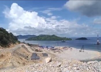 Laut di perairan Pulau Penebang dibuat menjadi daratan. Foto dikirim oleh pekerja di KIPP