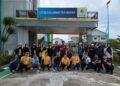 Manager UPT Pontianak, Darul Irfan (kaos merah) bersama pegawai PLN usai melakukan Clean Energy Day