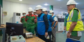 PLN UIP3B Kalimantan melalui UP2B Kalbar bersama manajemen PLTBm Siantan melakukan koordinasi teknis dan pengecekan operasional pembangkit untuk memastikan keandalan sistem kelistrikan Kalimantan Barat tetap aman dan stabil.
