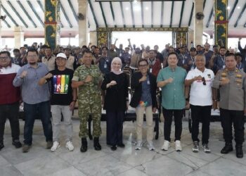 Peserta Turnamen Domino foto bersama Forkopimda Malang Raya