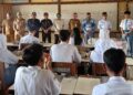 Wabup Kapuas Hulu, Sukardi, bersama Anggota DPRD memantau langsung pelaksanaan program MBG di SMA Negeri 02 Putussibau. Foto: Taufiq AS/Jurnalis.co.id