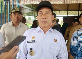 Wabup Kapuas Hulu, Sukardi, diwawancarai soal rencana pembangunan Sekolah Rakyat. Foto: Taufiq AS/Jurnalis.co.id