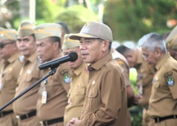 Wabup Ketapang, Jamhuri, memimpin apel gabungan OPD, Senin, 18 Mei 2025. Foto Prokopim for Jurnalis.co.id