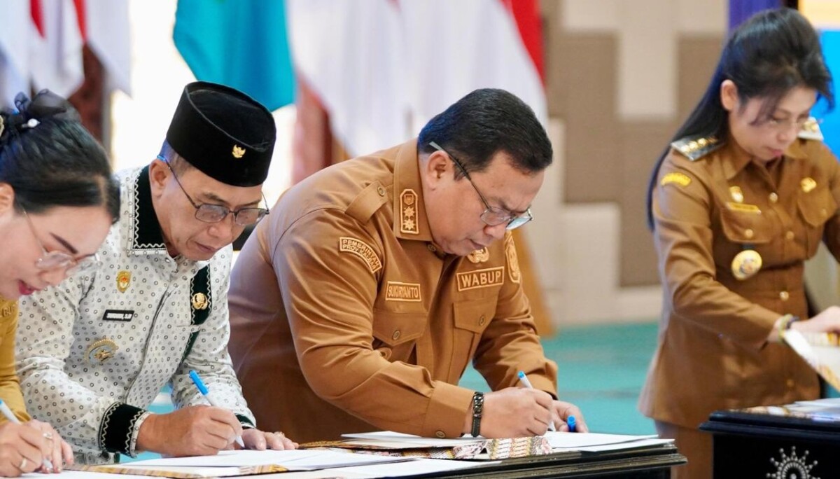 Wakil Bupati Sukiryanto menandatangi kerjasama dengan Perguruan Tinggi dan Kementerian Hukum. Kolaborasi ini untuk pengembangan produk lokal.