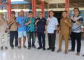 Warga Desa Pala Pulau berunding dengan PT BIA di Kantor Camat Putussibau Utara, Selasa, 19 Mei 2026. Foto: Taufiq AS/Jurnalis.co.id