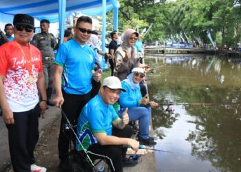 Buka Lomba Mancing Lele di Sungai Jawi, Gubernur Norsan Janjikan Tambahan Hadiah Umrah