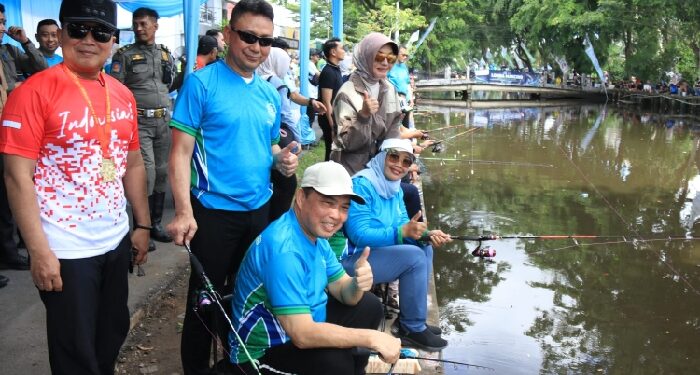 Buka Lomba Mancing Lele di Sungai Jawi, Gubernur Norsan Janjikan Tambahan Hadiah Umrah