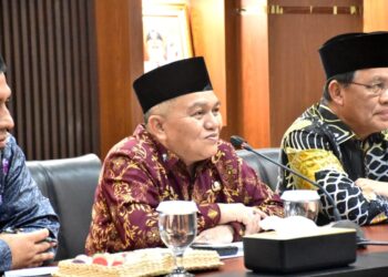 Yusran Anizam usai menerima undangan resmi dari delegasi Kementerian Perdagangan Antara Bangsa, Industri, dan Pelaburan Sarawak di Kantor Bupati Kubu Raya, Kamis (25/6/2026).