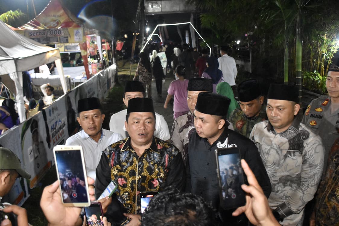 Wakil Bupati Sukiryanto saat menghadiri peringatan HUT ke-37 Rema Muda di Masjid Miftahul Jannah, Desa Ambawang Kuala, Kecamatan Sungai Ambawang, Sabtu (27/6/2026).
