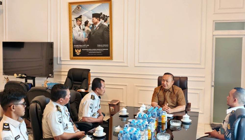 Bupati Alexader menerima audiensi Plt Kepala Lapas Ketapang bersama jajaran. Foto: Prokopim for Jurnalis.co.id