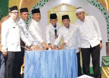 Bupati Alexander (tiga dari kiri) membuka MTQ tingkat Kabupaten Ketapang di Kecamatan Muara Pawan, Sabtu, 13 Juni 2026. Foto Prokopim for Jurnalis.co.id