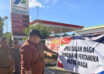 Bupati Ketapang, Alexander Wilyo, meninjau langsung SPBU Sungai Laur yang saat ini sedang masa pembinaan Pertamina, Selasa, 9 Juni 2026.