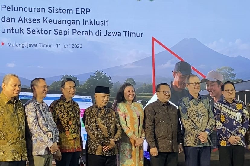 Bupati Malang, HM Sanusi (peci hitam) menghadiri Peluncuran Sistem Enteroprise Resource Planning (ERP) dan Akses Keuangan Inklusif untuk Sektor Sapi Perah.