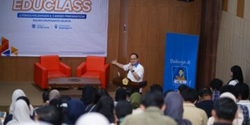 CEO ACC, Hendry Christian Wong, memberikan edukasi literasi keuangan di Universitas Tanjungpura