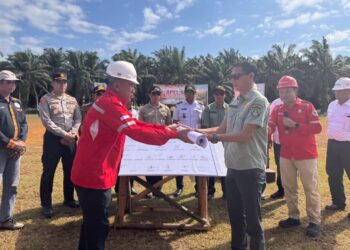 Penandatanganan komitmen bersama sebagai upaya kolaboratif pemerintah, aparat, masyarakat, dan perusahaan dalam memperkuat pencegahan Karhutla di Kabupaten Ketapang