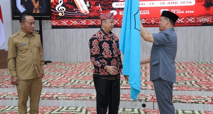 Lepas Kontingen Pesparawi Nasional XIV ke Papua Barat, Gubernur Norsan Minta Peserta Harumkan Nama Kalbar