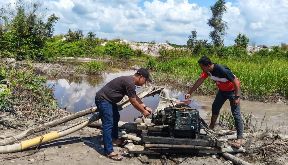 Satu unit dompeng diamankan Tim Unit Tindak Pidana Tertentu Polres Ketapang dari area HGU PT Nova Anugerah Abadi. Foto: Polres for Jurnalis.co.id