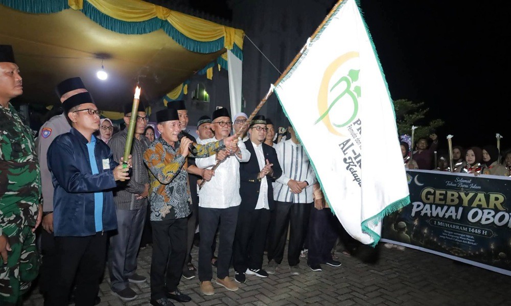 Wakil Bupati Jamhuri melepas pawai obor di Masjid Al Ikhlas Ketapang. Foto: Prokopim for Jurnalis.co.id