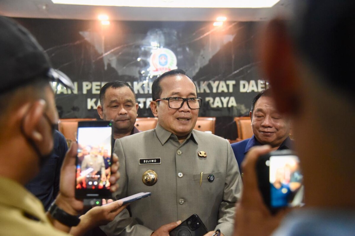 Sujiwo usai menghadiri rapat paripurna pertanggungjawaban pelaksanaan APBD Kabupaten Kubu Raya Tahun Anggaran 2025 di Ruang Sidang DPRD Kubu Raya, Jumat (19/6/2026).