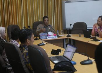 Wabup Kayong Utara Amru, saat memimpin rapat, Sukadana, Jumat (19/6/2026).