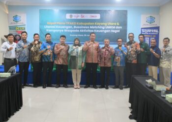Sekretaris Daerah Kabupaten Kayong Utara, Erwin Sudrajat, saat menghadiri Rapat Pleno TPAKD Kabupaten Kayong Utara Tahun 2026 di Aula Bank Kalbar Cabang Sukadana, Kamis (25/6/2026).