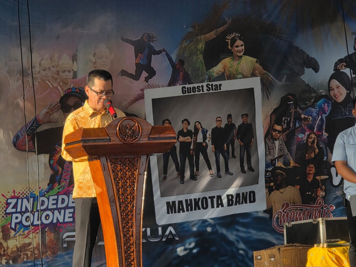 Bupati Kayong Utara Romi Wijaya saat membuka Kayong Fest 2026 di Sukadana, Sabtu (27/6/2026).