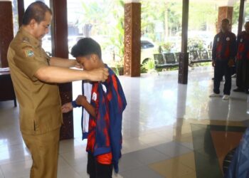 Kadisdik Kabupaten Malang, Bagus Sulistyawan lepas kontingen pelajar yang mewakili daerah pada Olimpiade Olahraga Siswa Nasional (O2SN) 2026, Senin (29/6/2026).