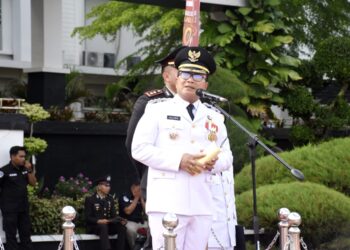 Sujiwo saat Upacara Peringatan Hari Bhayangkara ke-80 di halaman Kantor Bupati Kubu Raya, Rabu (1/7/2026).