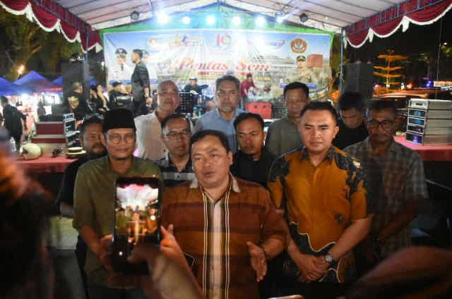 Sukiryanto saat menghadiri Pentas Seni Peringatan Hari Bhayangkara ke-80 Tahun 2026 yang dirangkaikan dengan peluncuran Lomba Video dan Foto Mitra Jurnalis Kubu Raya di Taman Dirgantara Lanud Supadio, Sungai Raya, Rabu (1/7/2026) malam.