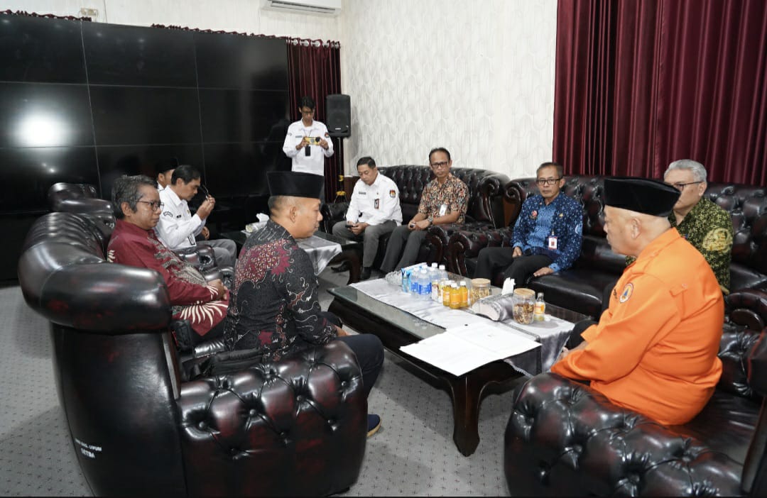 Pertemuan antara jajaran Pemerintah Kabupaten Malang dan pimpinan KPU Kabupaten Malang di ruang kerja Bupati Malang, Kamis (2/7/2026).