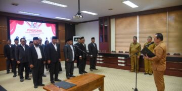 Bupati Kubu Raya Sujiwo mengukuhkan Pengurus Forum Kerukunan Umat Beragama (FKUB) Kabupaten Kubu Raya periode 2026–2031 di Ruang Rapat Praja I Kantor Bupati Kubu Raya, Selasa (7/7/2026).