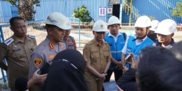 Edi saat mengunjungi PLTD Siantan, Selasa (7/7/2026), dan diterima langsung Manager PLN UP3 Pontianak, Shofwan Juniardi.