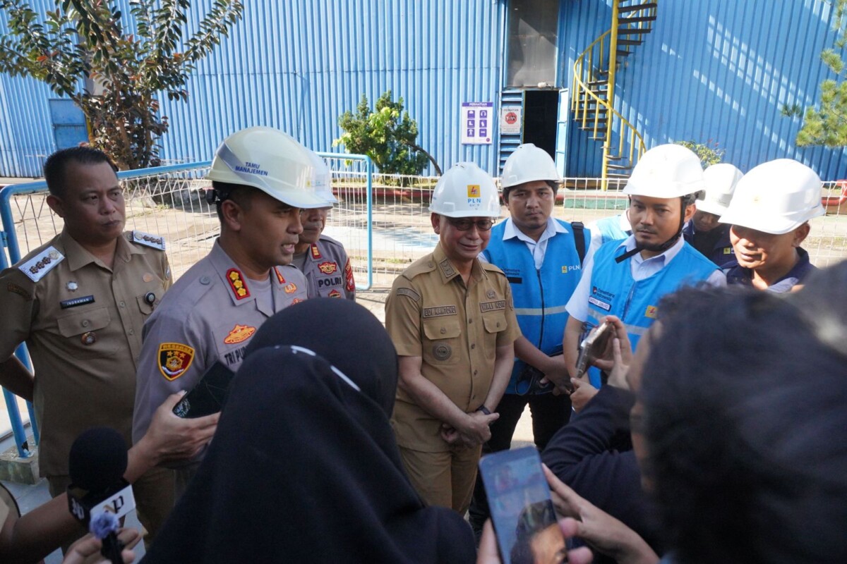 Edi saat mengunjungi PLTD Siantan, Selasa (7/7/2026), dan diterima langsung Manager PLN UP3 Pontianak, Shofwan Juniardi.
