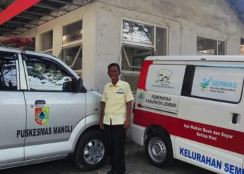 Kendaraan ambulance di Puskesmas Mangli milik Kelurahan Mangli dan Kelurahan Sempusari siap melayani warga (foto: Jurnalis.co.id/Sigit Priyono)
