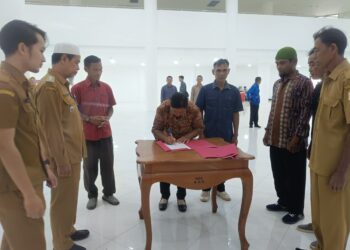 Penandatanganan deklarasi damai Pemilihan Kepala Desa (Pilkades) Serentak 2026 di Kabupaten Kapuas Hulu.