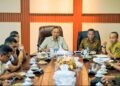 Rakor penanganan kelangkaan BBM bersubsidi di Ketapang yang dipimpin Bupati, Senin (13/07). Foto: Prokopim.