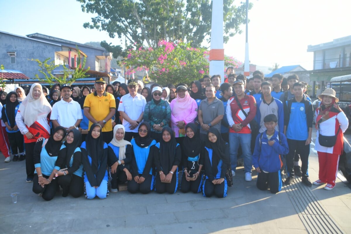 Bupati Kayong Utara Romi Wijaya membuka Bulan Bakti Gotong Royong Masyarakat (BBGRM) 2026 yang dirangkaikan dengan persiapan Musabaqah Tilawatil Qur'an (MTQ) ke-34 Tingkat Provinsi Kalimantan Barat di Sukadana, Rabu (15/7/2026).