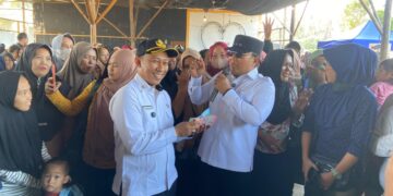 Sujiwo saat meninjau pelaksanaan GPM di Rendy's Cafe, Desa Pal IX, Kecamatan Sungai Kakap, Rabu (15/7/2026).