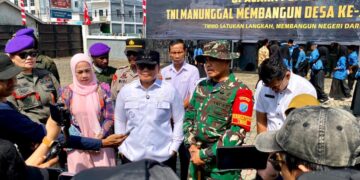 Bupati Kubu Raya Sujiwo saat membuka TMMD 2026 di Desa Pal IX, Kecamatan Sungai Kakap, Rabu (15/7/2026).