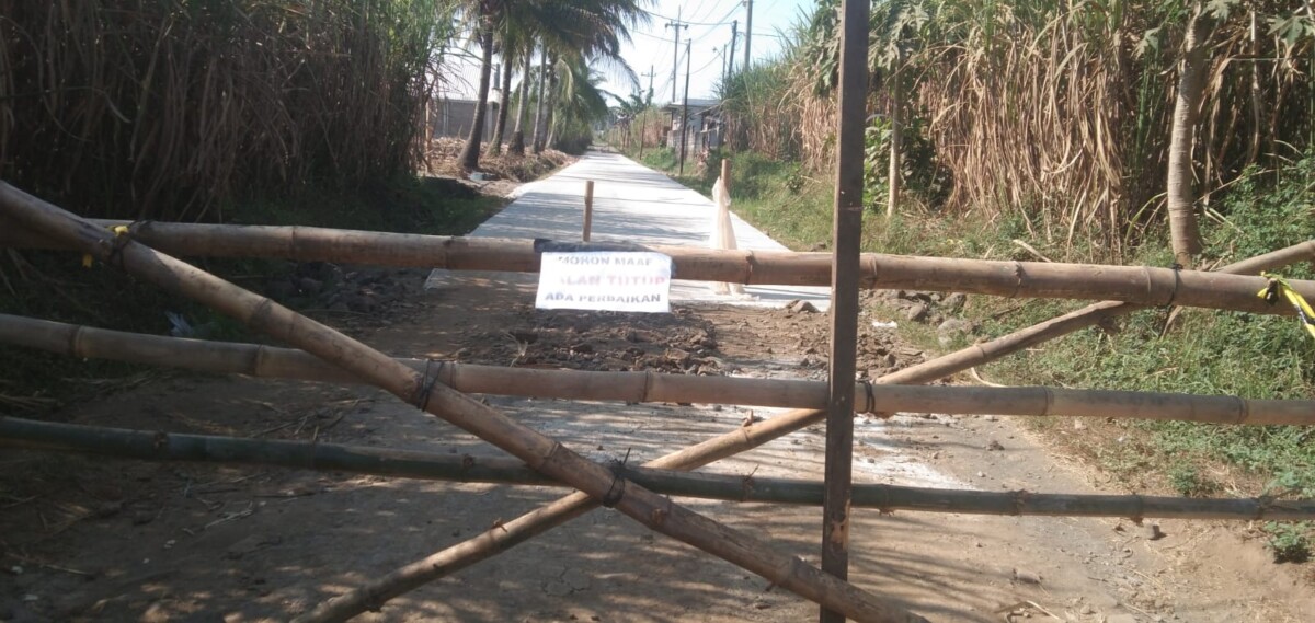 DPUBM Kabupaten Malang lakukan pengecoran ruas jalan di Dusun Tegal Dowo, Desa Ngasem, Kecamatan Ngajum. 