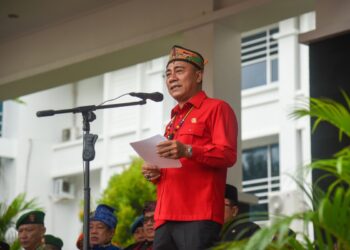 Krisantus saat menghadiri Upacara Peringatan HUT ke-19 Kabupaten Kubu Raya di halaman Kantor Bupati Kubu Raya, Jumat (17/7/2026).