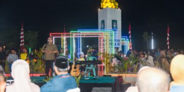 Bupati Kubu Raya Sujiwo meresmikan Ruang Publik Tugu Langsat di Desa Punggur Kecil, Kecamatan Sungai Kakap, Sabtu (18/7/2026) malam.