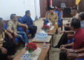 Ka Kwarcab, Darwis Harafat beserta anggota Kwarcab Mempawah saat melakukan audiensi dengan Wakil Bupati Mempawah, Juli Suryadi di ruang kerjanya,
