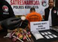 Satuan Reserse Narkoba (Satresnarkoba) Polres Kubu Raya menangkap seorang pria berinisial LJ alias Koko (54), terduga pengedar sabu.