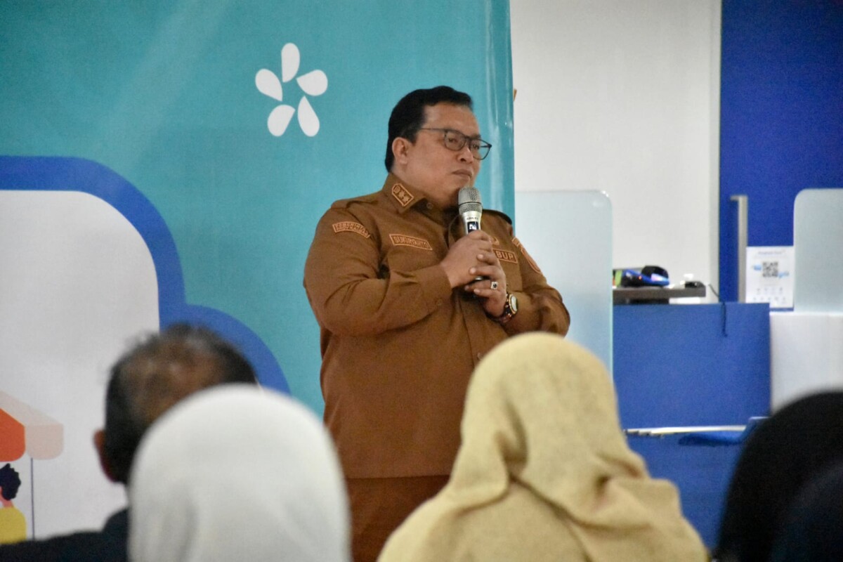 Wakil Bupati Kubu Raya Sukiryanto saat menghadiri kegiatan Sertifikasi Halal dan UMKM Bakti BCA di Kantor Cabang Utama BCA Kubu Raya, Selasa (7/7/2026).