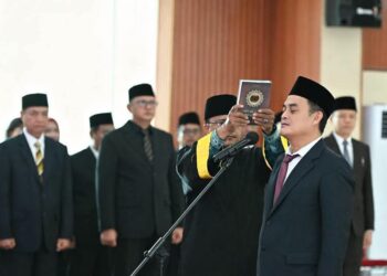 Pengambilan sumpah janji jabatan Kepala Disdukcapil Ketapang. Foto: Prokopim